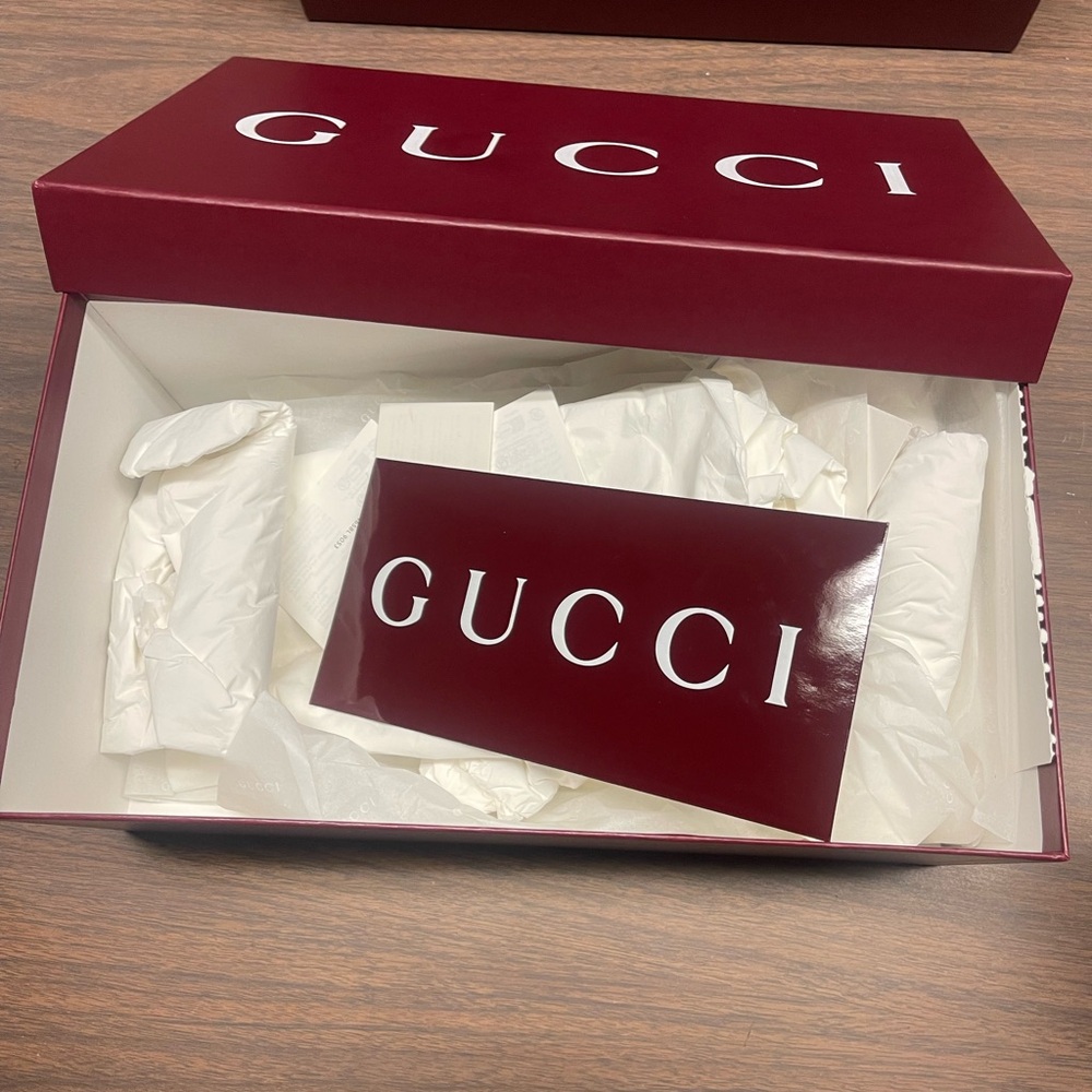 Gucci box medium with envelope